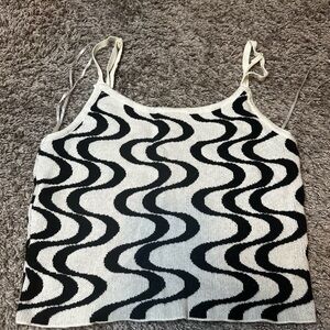 Le Lis Black and White Wave Pattern Camisole